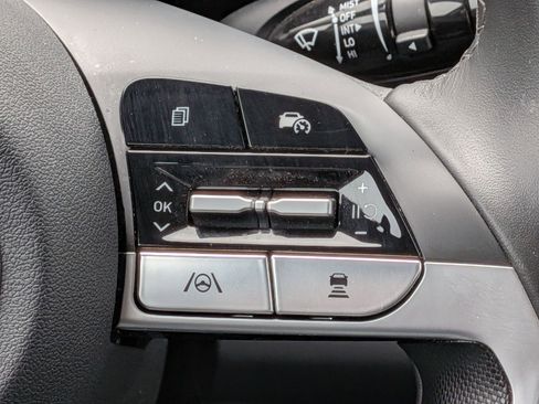Used 2025 Hyundai Elantra SEL FWD image 19
