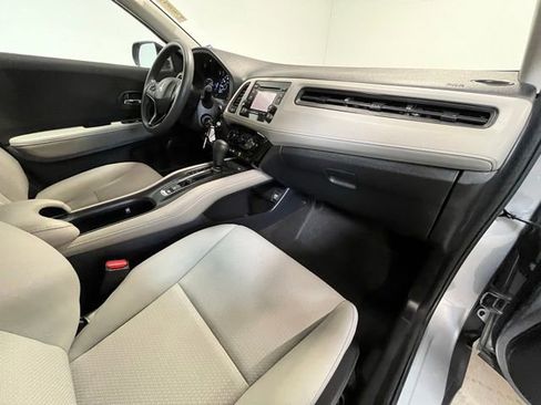 Used 2019 Honda HR-V LX image 9