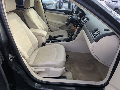 Used 2014 Volkswagen Passat 1.8T SE image 32