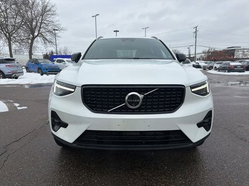 Used 2024 Volvo XC40 B5 Ultimate image 2