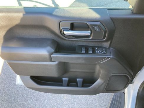 Used 2024 Chevrolet Silverado 2500 Custom w/ Custom Value Package image 15