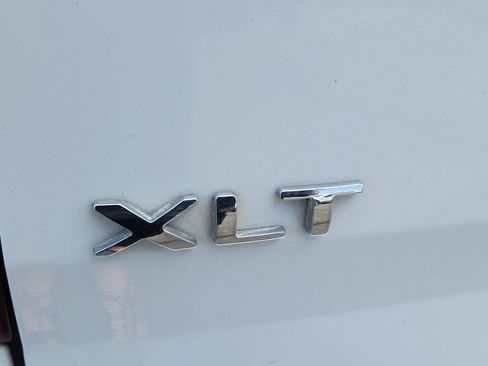 Used 2015 Ford Explorer XLT w/ Equipment Group 201A FWD image 5