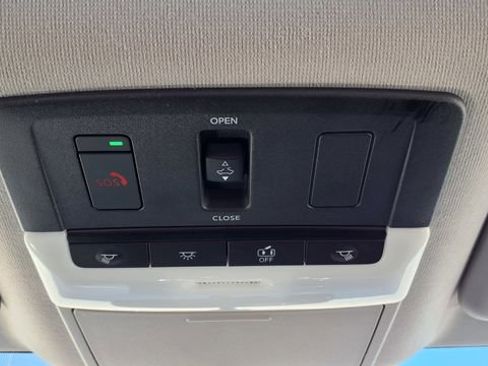 Used 2024 Nissan Sentra SR w/ SR Premium Package image 19