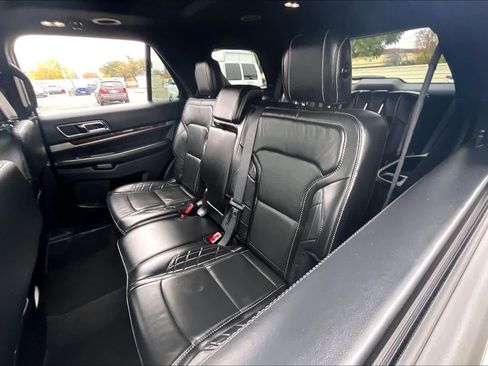 Used 2019 Ford Explorer Platinum image 27