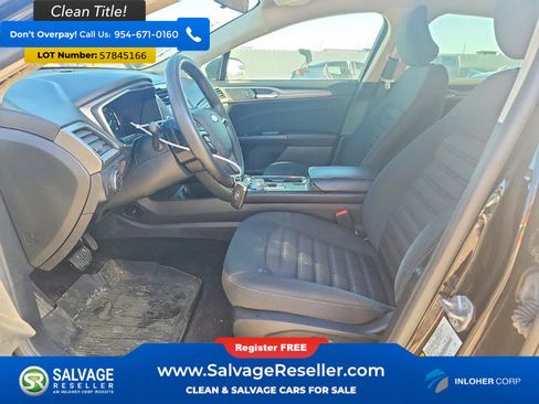 Used 2017 Ford Fusion SE w/ Fusion SE Technology Package FWD image 9