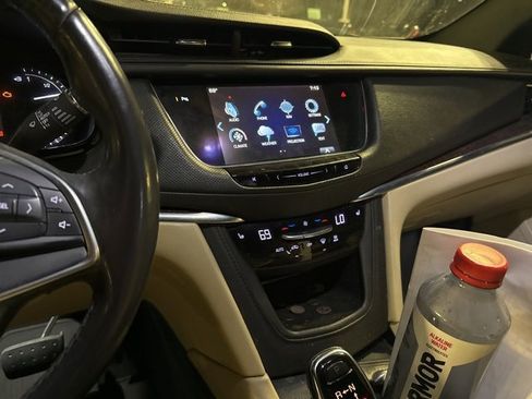 Used 2017 Cadillac XT5 Luxury w/ Driver Awareness Package image 8