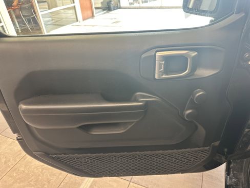 Used 2018 Jeep Wrangler Unlimited Sport image 17
