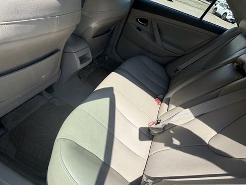 Used 2009 Toyota Camry LE FWD image 11