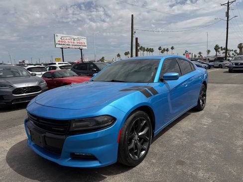 Used 2015 Dodge Charger SXT RWD image 3