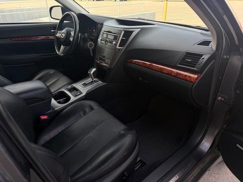 Used 2010 Subaru Outback 3.6R Limited w/ Popular Equipment Group 1A image 19