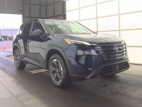 Certified 2026 Nissan Rogue SV FWD image 11