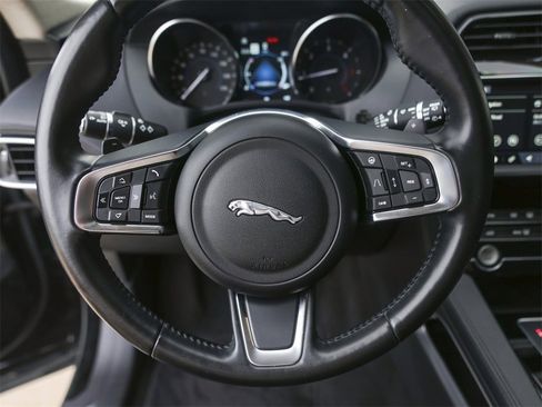 Used 2019 Jaguar F-PACE Prestige image 20