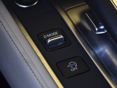 Used 2025 INFINITI QX60 Sensory w/ Vision Package AWD/4WD image 16