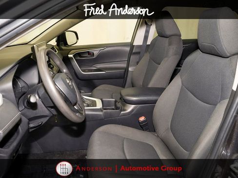 Used 2025 Toyota RAV4 LE AWD/4WD image 9