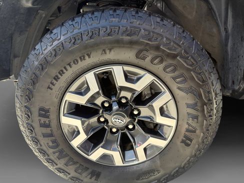 Used 2023 Toyota Tacoma TRD Off-Road w/ TRD Premium Off Road Package AWD/4WD image 9