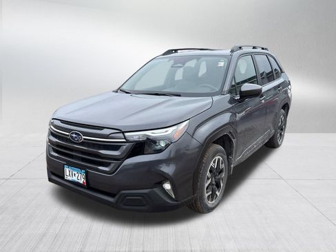Used 2025 Subaru Forester Premium image 4