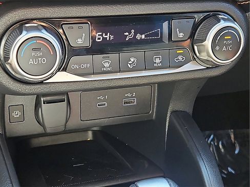 Used 2025 Nissan Versa SR w/ Trunk Package image 24