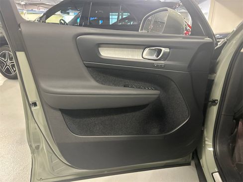 Certified 2025 Volvo XC40 B5 Plus image 8
