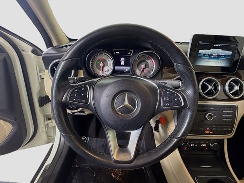 Used 2017 Mercedes-Benz GLA 250 4MATIC w/ Premium Package image 13