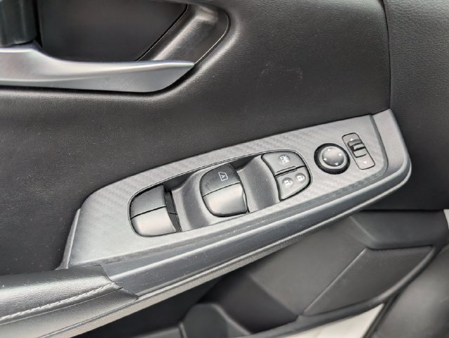 Used 2025 Nissan Sentra SV FWD image 25