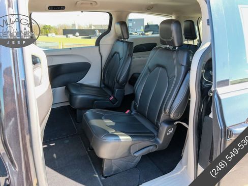 Used 2020 Chrysler Voyager Lxi FWD image 20