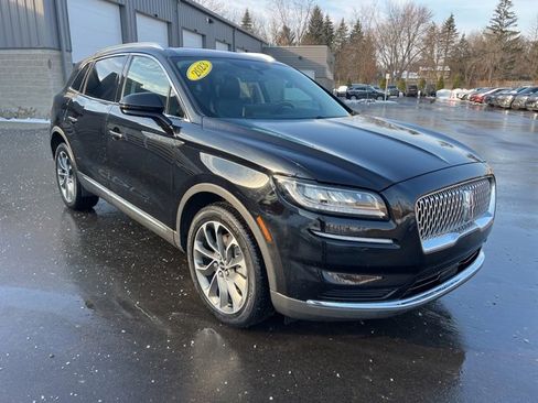 Used 2023 Lincoln Nautilus Reserve image 3