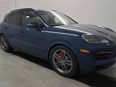 Used 2025 Porsche Cayenne S w/ Premium Package Plus AWD/4WD image 3