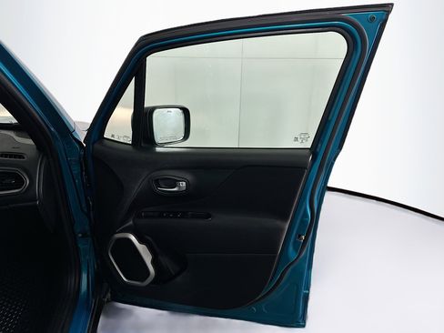 Used 2021 Jeep Renegade Latitude image 31