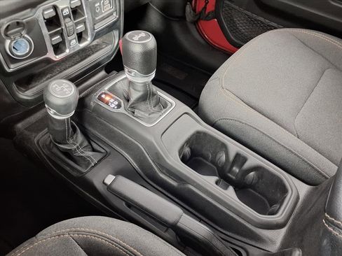 Used 2024 Jeep Wrangler Unlimited Sahara image 13