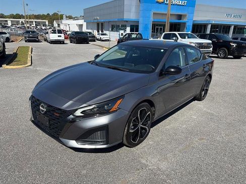 Used 2024 Nissan Altima 2.5 SR FWD image 3