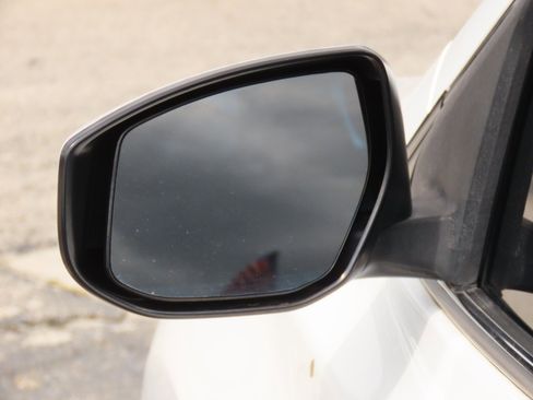 Used 2015 Nissan Sentra SV FWD image 18