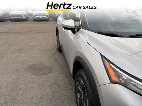 Used 2025 Nissan Rogue SV FWD image 1
