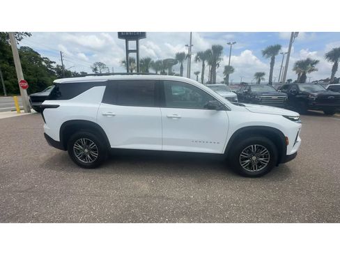 Used 2026 Chevrolet Traverse LT FWD image 9