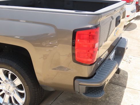 Used 2015 Chevrolet Silverado 1500 High Country w/ High Country Premium Package RWD image 21
