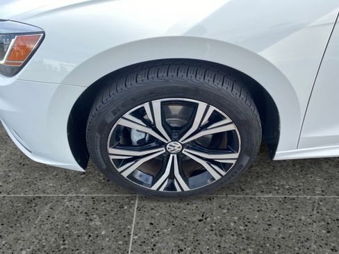 Used 2021 Volkswagen Passat 2.0T SE image 14