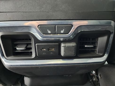 Used 2022 Chevrolet Silverado 3500 High Country image 42