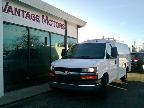 Used 2019 Chevrolet Express 3500 w/ Power Convenience Package image 1