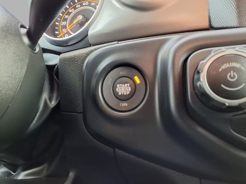 Used 2023 Jeep Gladiator Sport image 8