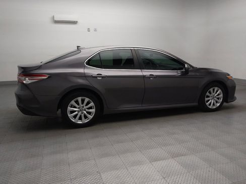 Used 2020 Toyota Camry LE image 10
