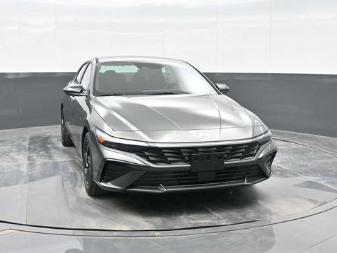 New 2026 Hyundai Elantra SEL Sport Premium image 2