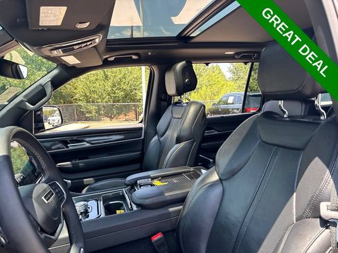 Used 2023 Jeep Wagoneer 4WD w/ Premium Group I image 19