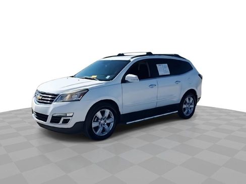 Used 2016 Chevrolet Traverse LT w/ Style and Technology Package image 4