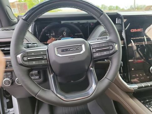 New 2026 GMC Yukon Denali Ultimate w/ LPO, Floor Liner Package AWD/4WD image 13