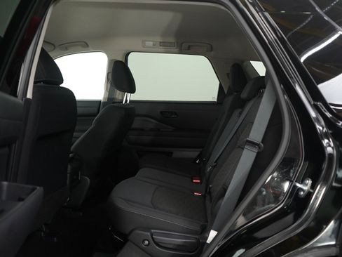 Used 2024 Nissan Pathfinder S image 17