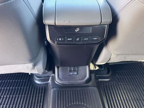Certified 2022 Toyota Highlander L image 24
