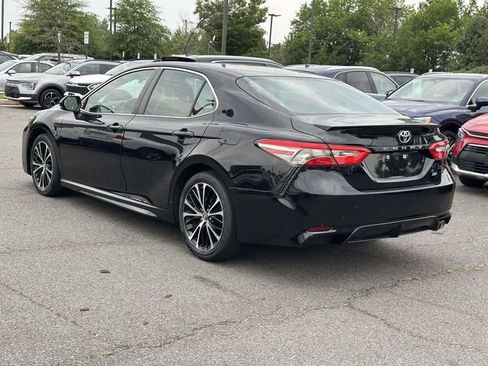 Used 2018 Toyota Camry SE FWD image 4