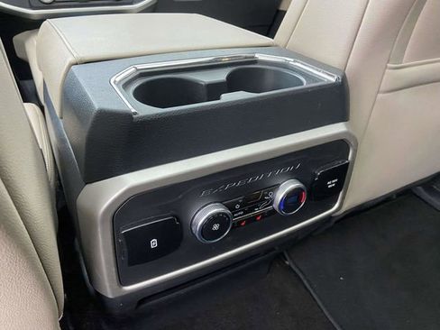 Used 2023 Ford Expedition Limited image 13