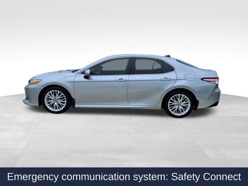 Used 2018 Toyota Camry XLE FWD image 5
