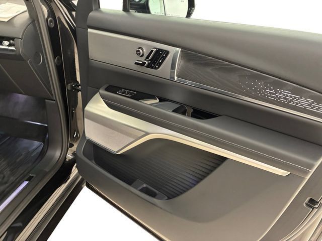 Certified 2026 Cadillac Vistiq Platinum w/ LPO, Floor Liner Package AWD/4WD image 15