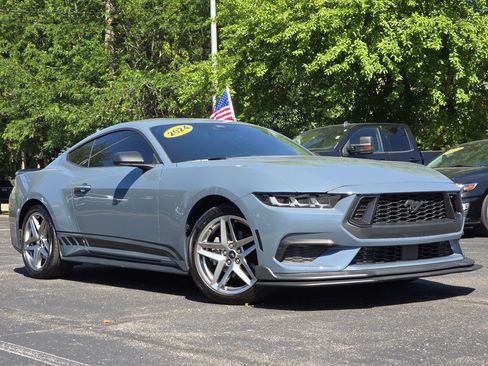 Used 2024 Ford Mustang Coupe RWD image 2